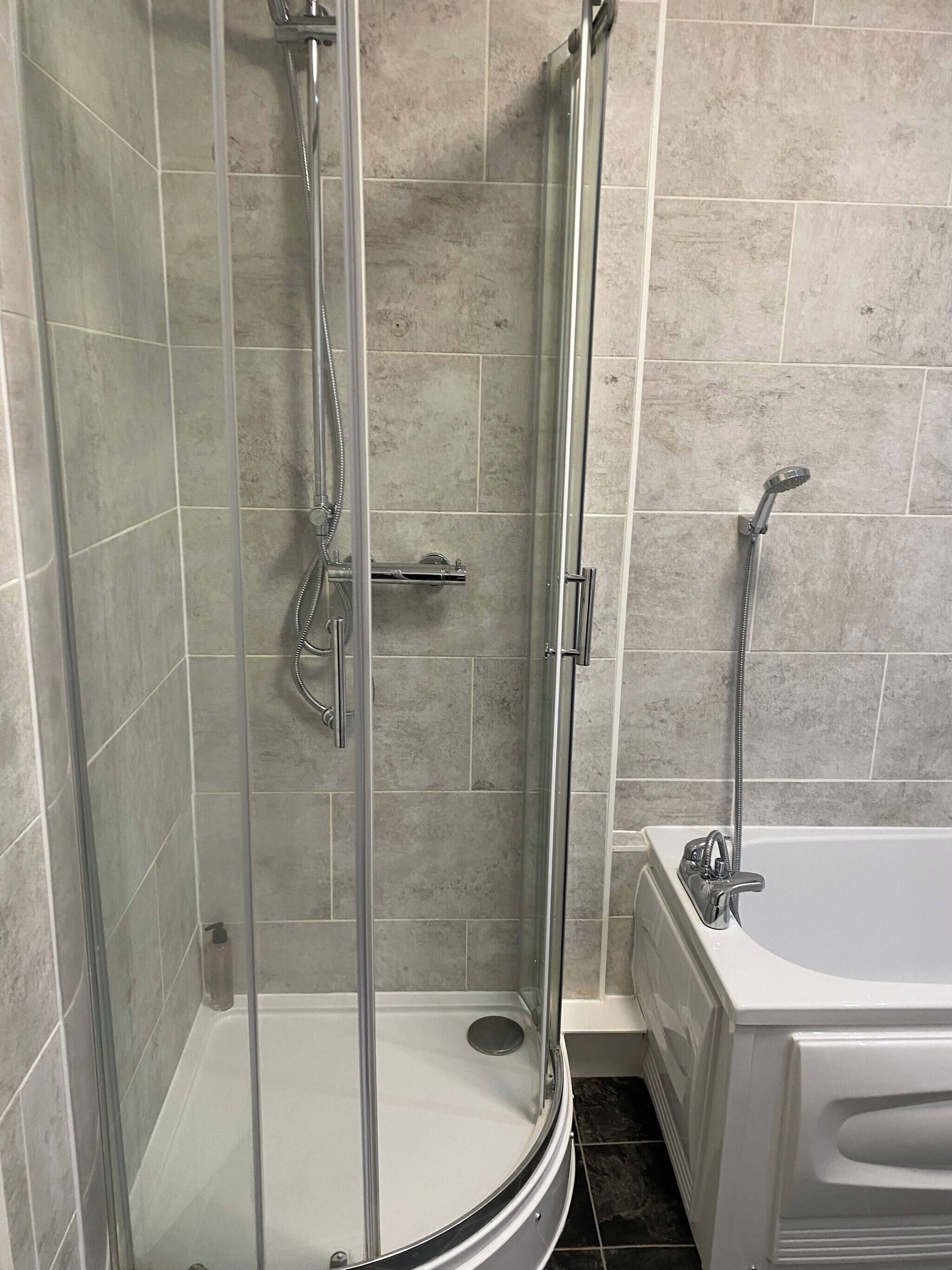 Apartment, 2 Bedrooms, River View | Bathroom | Towels