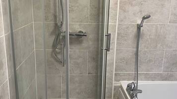 Apartment, 2 Bedrooms, River View | Bathroom | Towels