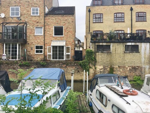 River Penthouse Apt 2BR Parking View St Neots Town Centre
