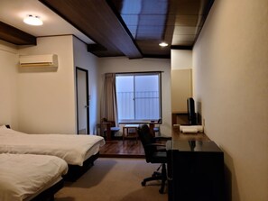 1 bedroom, desk, free WiFi, bed sheets
