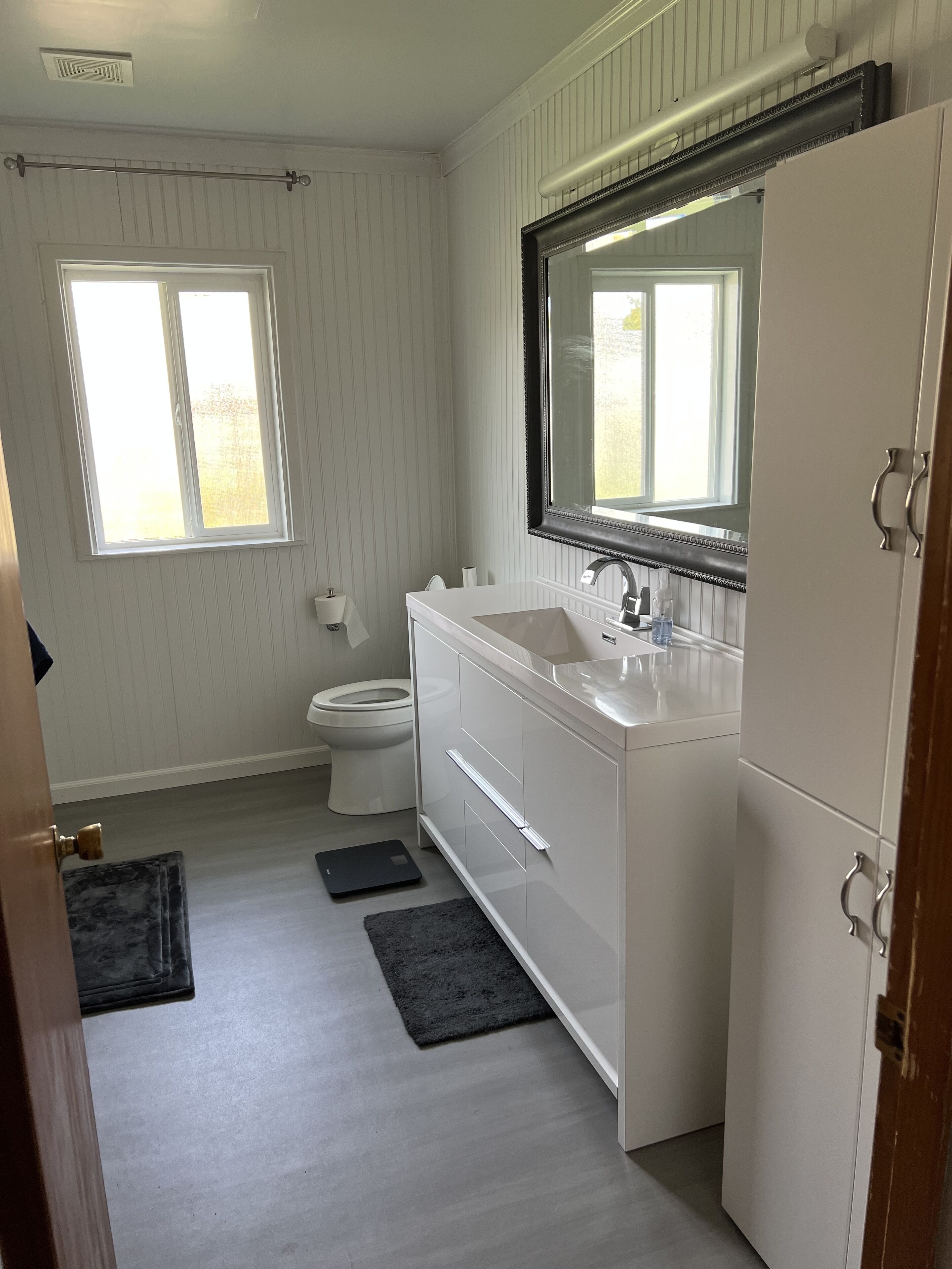 Hot tub, dune and lake access and lots of parking!