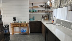 茶具/咖啡用具、冰箱、微波炉、烤箱