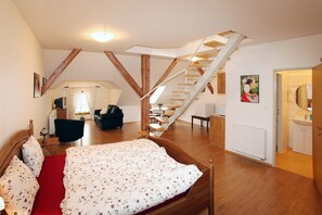 三人房 | 隔音、免费 WiFi、床单