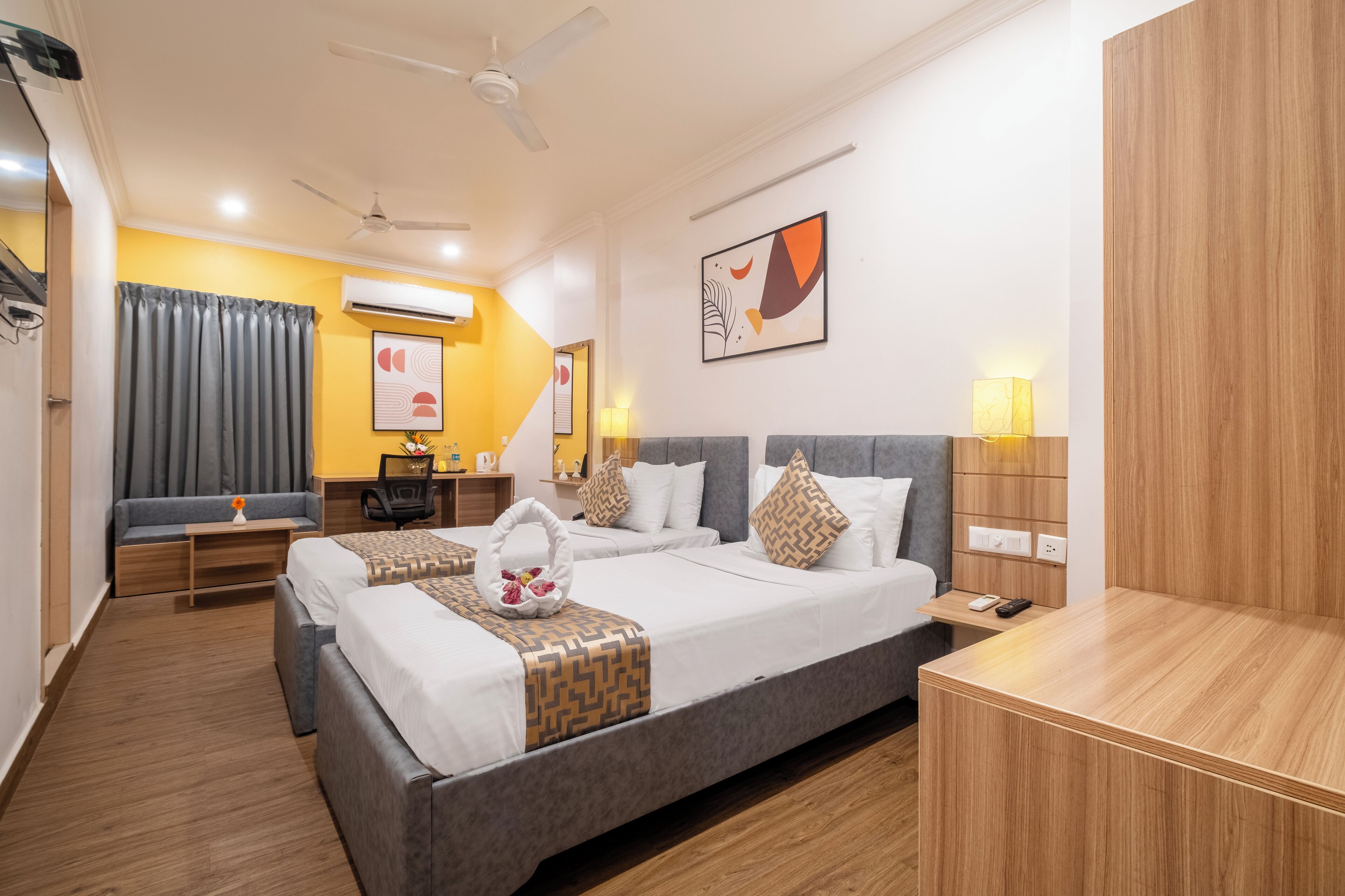 Executive Twin Room | Laptop workspace, iron/ironing board, rollaway beds, free WiFi