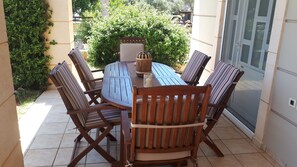 Outdoor dining - Modern House  in Chania (Χανια)