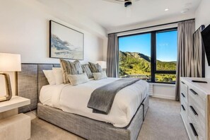 2 bedrooms, travel crib, WiFi, bed sheets