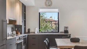 Kaffetrakter/tekoker, kokeplater, oppvaskmaskin og brødrister