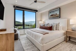 2 slaapkamers, een strijkplank/strijkijzer, reisbedje, wifi