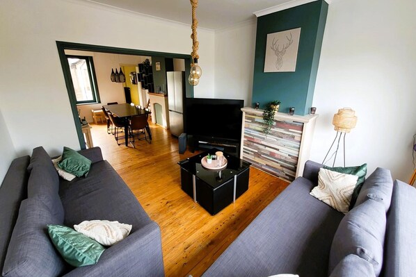 Smart TV - Holiday home in Zuienkerke with a terrace (Zuienkerke)