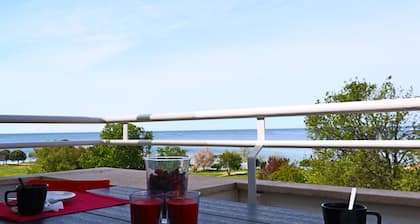 A spacious three bedroom apartment with sea view