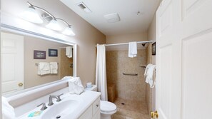 Bathtub, hair dryer - Pawleys Island Fairway Haven 3BR Villa (Pawleys Island)