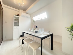 Premium Apartment | In-room dining - Dotonbori Royal (Osaka)