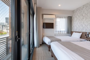 Twin Room | Down comforters, in-room safe, desk, laptop workspace - Hotel Sanrriott osakahommachi (Osaka)