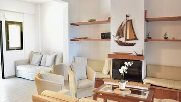 Villa, 4 Bedrooms, Balcony, Garden View | Living room