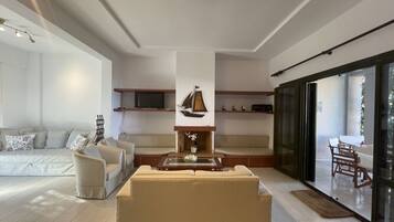 Villa, 4 Bedrooms, Balcony, Garden View | Living room