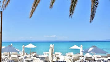 Villa, 4 Bedrooms, Balcony, Garden View | Outdoor dining