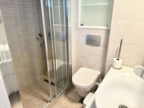 วิลล่า, 4 ห้องนอน, ระเบียง, วิวสวน | ห้องน้ำ