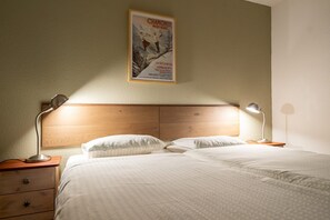 6 bedrooms, travel crib, WiFi