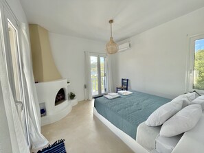 3 bedrooms, desk, travel cot, free WiFi