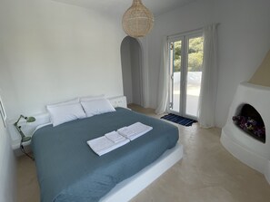 3 bedrooms, desk, travel cot, free WiFi