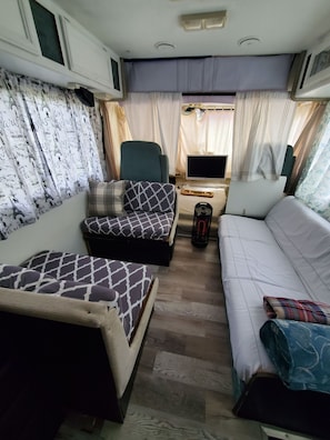Mobile Home, 1 Bedroom | Living room