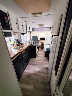 Mobile Home, 1 Bedroom | Private kitchen