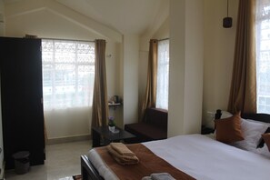 Standard Room | Desk, laptop workspace, soundproofing, iron/ironing board - Vanagleda Guest House (Shillong)
