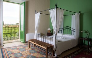 5 bedrooms, free WiFi, bed sheets