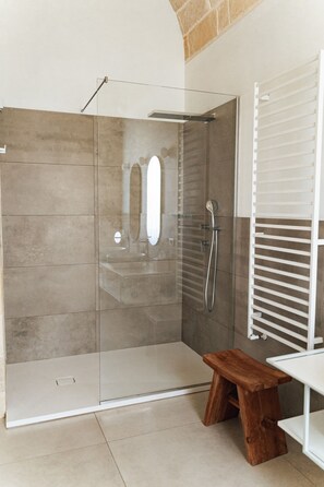 Luxury Room | Bathroom | Separate tub and shower, deep soaking tub, rainfall showerhead