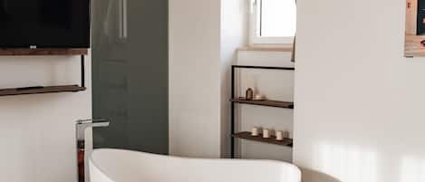 Häämatkahuone | Ylelliset vuodevaatteet, memory foam -patjalliset sängyt