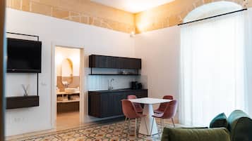 Habitación de lujo | 1 habitación, ropa de cama de alta calidad y camas con efecto memoria