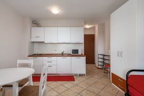 Private kitchen - Studio apartment with sea view for three guests - Flavia 2 (Zambratija)