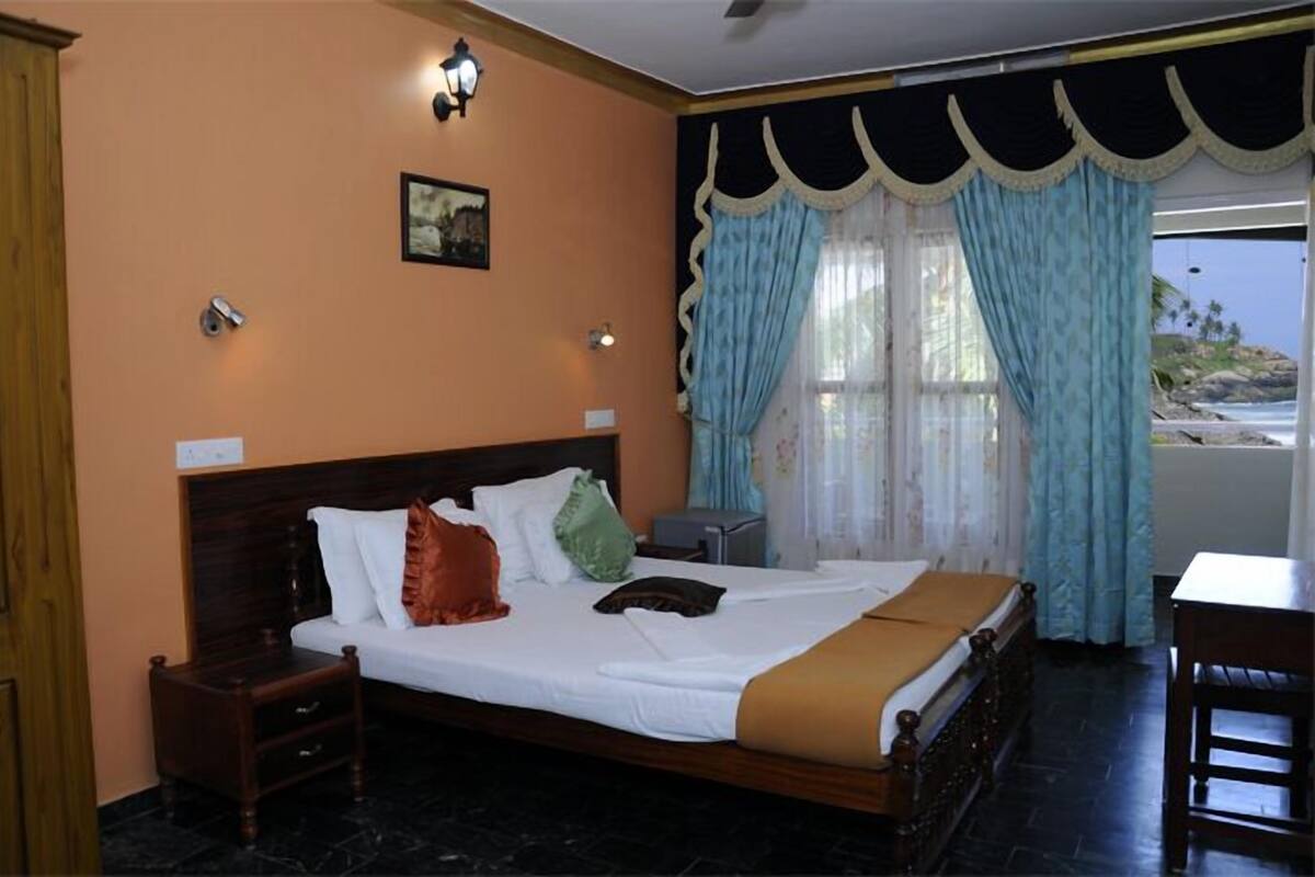 Classic Double Room | Premium bedding, laptop workspace, WiFi (free), individually furnished