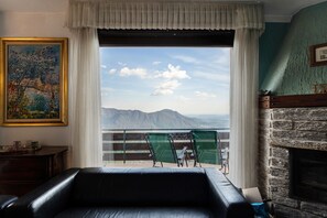 TV - Gran Vista Holiday Apartment in Premeno with Lake Maggiore View (Premeno)
