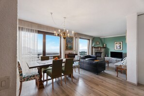 TV - Gran Vista Holiday Apartment in Premeno with Lake Maggiore View (Premeno)