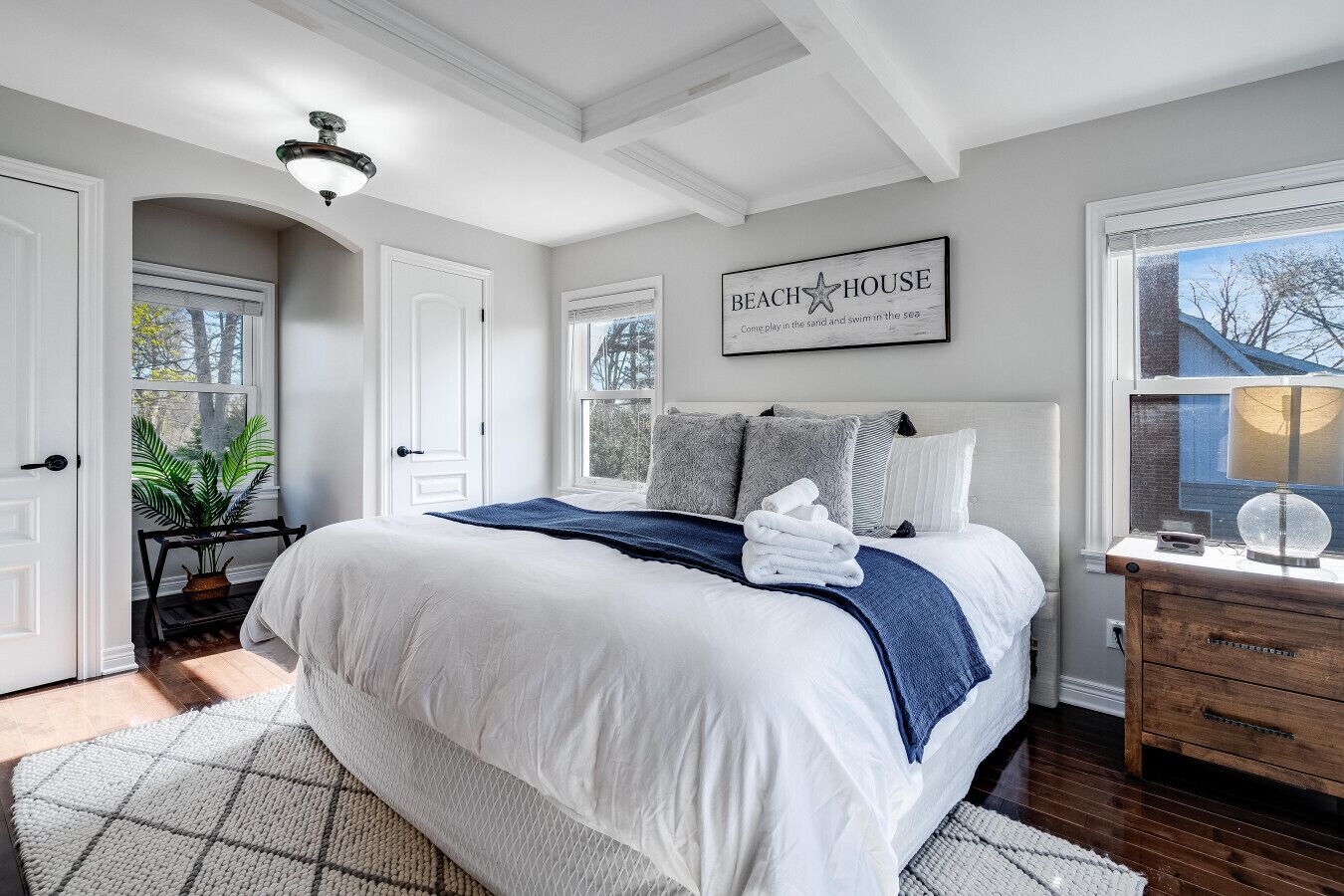 4 bedrooms, desk, iron/ironing board, free WiFi