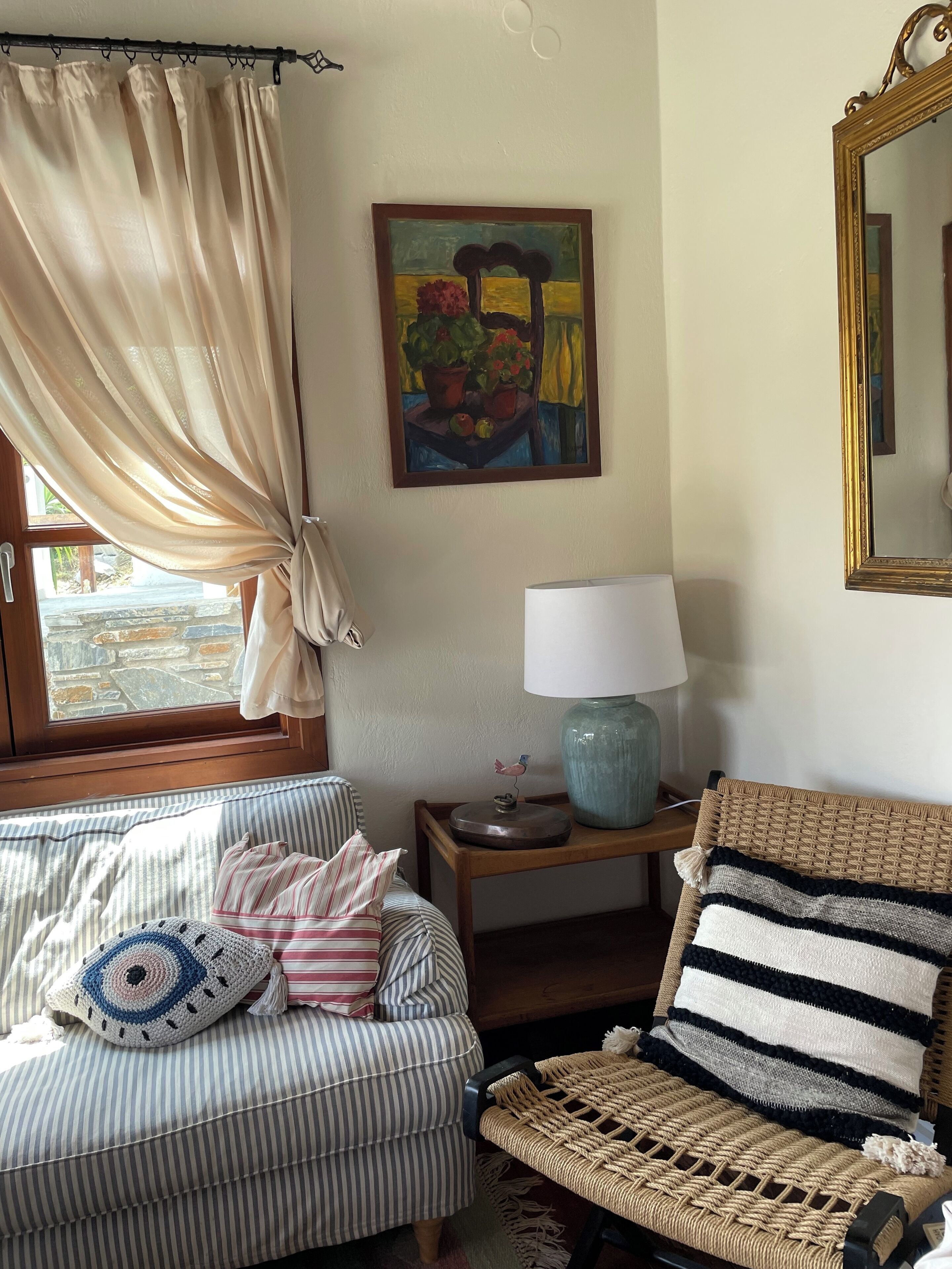 Smart TV, fireplace, stereo