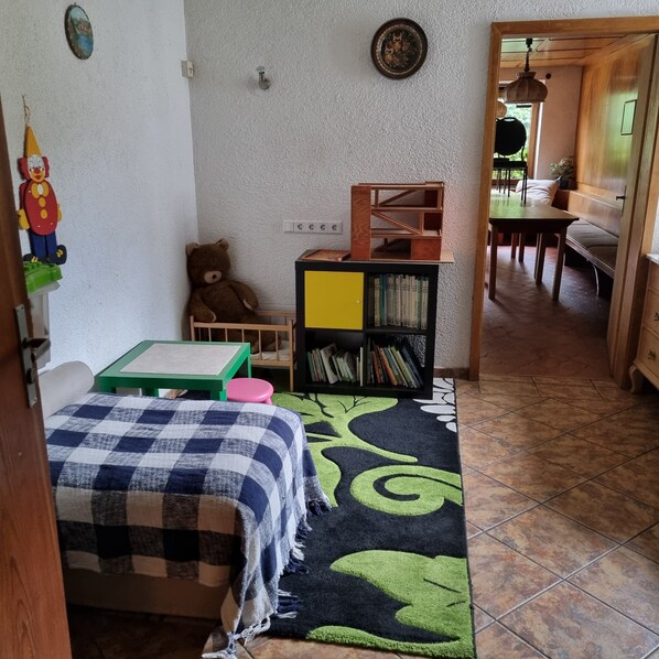 8 bedrooms, travel cot, free WiFi