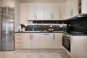 Fridge, microwave, oven, stovetop - Villa "Chrysoula" with Mountain View, Private Pool & Wi-Fi (ZAKYNTHOS)