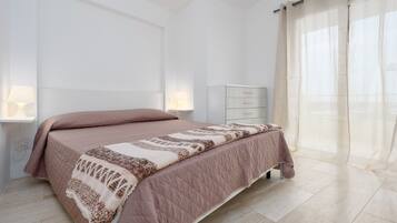 2 Schlafzimmer, BĂŒgeleisen/BĂŒgelbrett, kostenloses WLAN, BettwĂ€sche