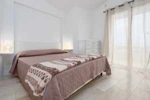 2 slaapkamers, een strijkplank/strijkijzer, gratis wifi, beddengoed