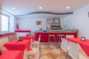 Dining - Holiday Apartment "San Martino Sofia" with Private Terrace, Balcony & Wi-Fi (Cassibile)