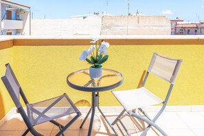 Outdoor dining - Holiday Apartment "San Martino Sofia" with Private Terrace, Balcony & Wi-Fi (Cassibile)