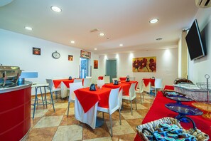 Dining - Holiday Apartment "San Martino Giorgia" with Balcony & Wi-Fi (Cassibile)