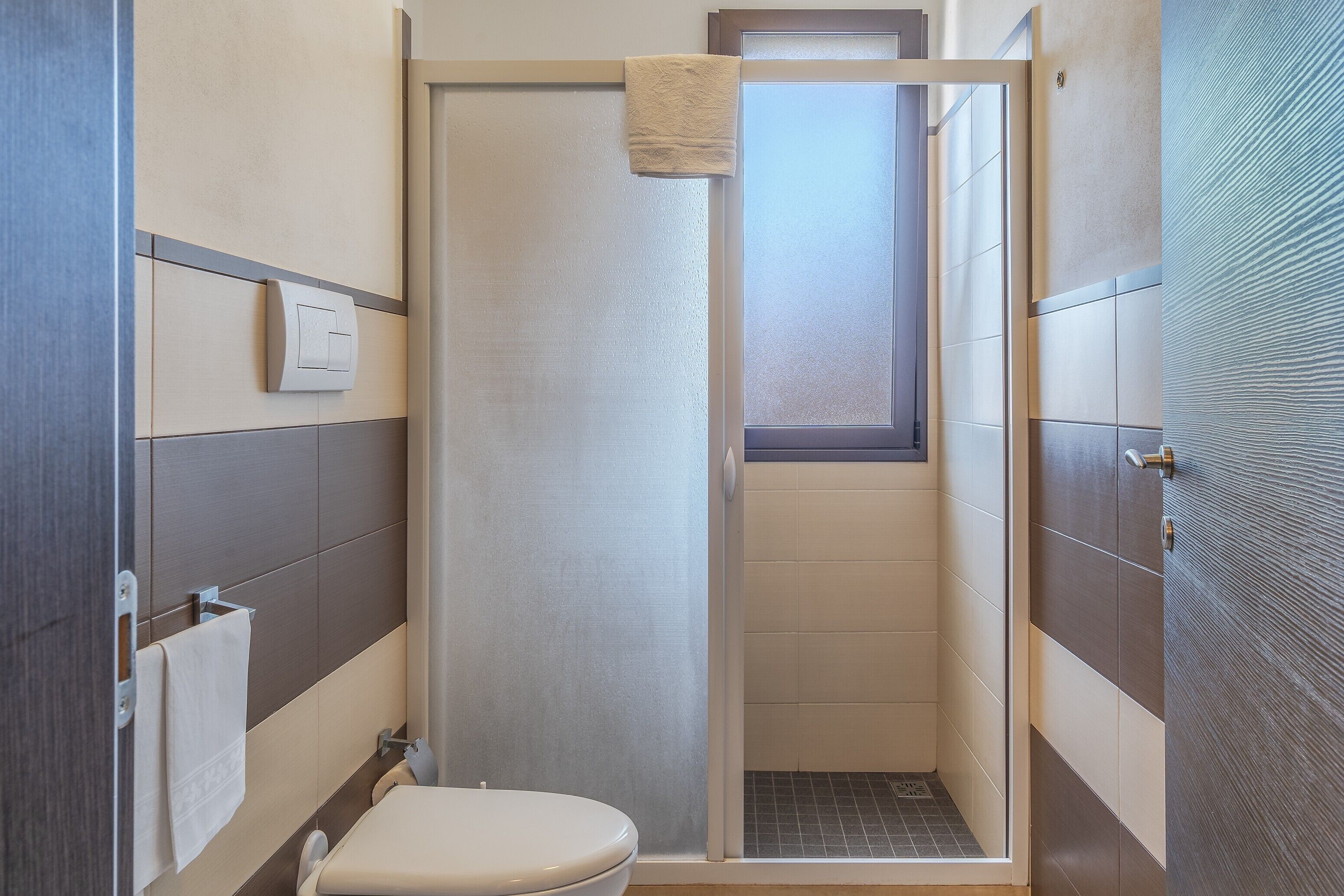 Dusche, Haartrockner, Handtücher
