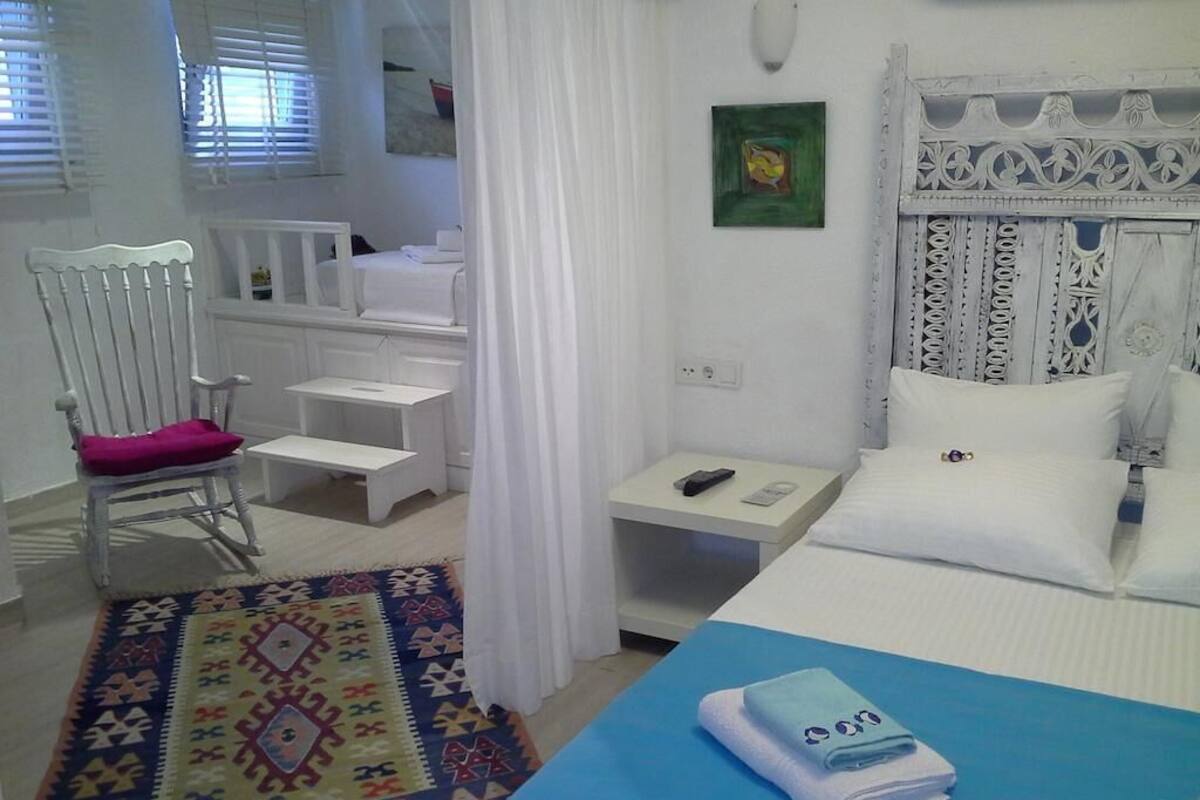 Senior Room | WiFi (free), bed sheets