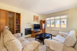 TV, fireplace, DVD player - Holiday Home 'La Cala' with Sea View, Wi-Fi and Air Conditioning (Cabo de palos)