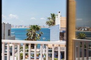 Property grounds - Holiday Home 'La Cala' with Sea View, Wi-Fi and Air Conditioning (Cabo de palos)