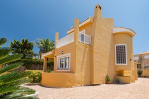 Exterior - Holiday Home 'La Cala' with Sea View, Wi-Fi and Air Conditioning (Cabo de palos)