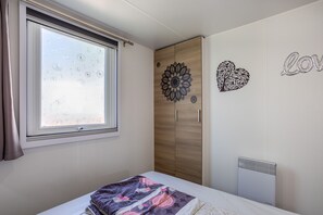2 bedrooms, iron/ironing board